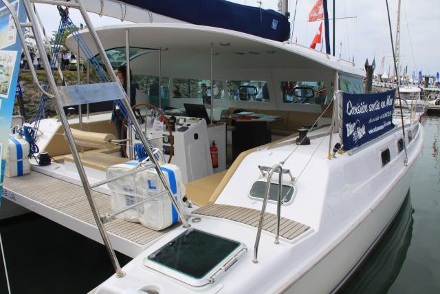 catamaran aventura 36