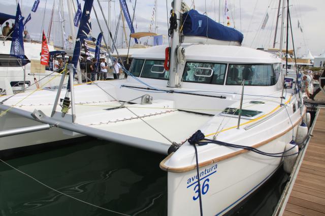 catamaran aventura 36