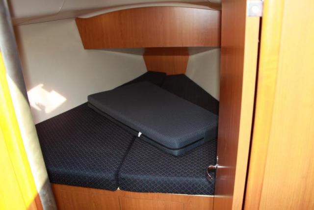 Hunter 33 - Photo 12