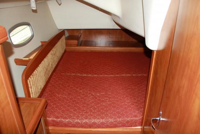 Hunter 36 - Photo 11