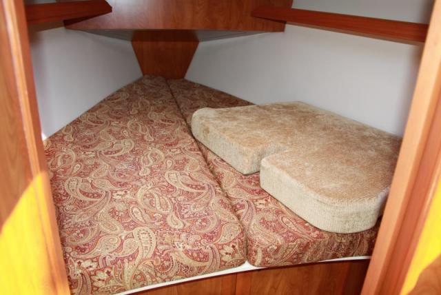 Hunter 36 - Photo 12