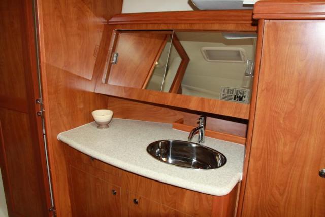 Hunter 41 - Photo 12