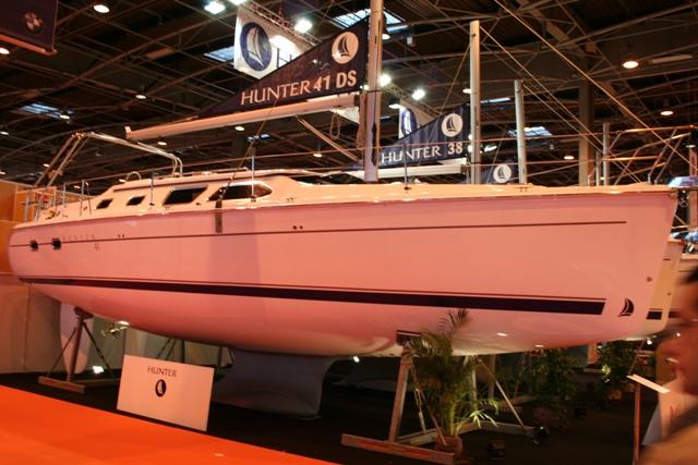 Hunter 41 - Photo 13