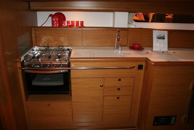 Sun Odyssey 49i - Photo 12