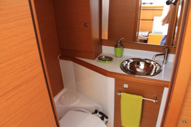 Sun Odyssey 379 - Photo 11